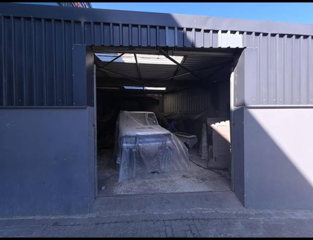BUSINESS PROPERTY TO RENT IN VOORBAAI